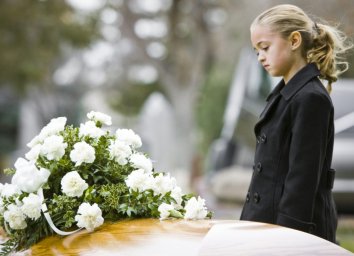 Стоит ли присутствовать детям на похоронах